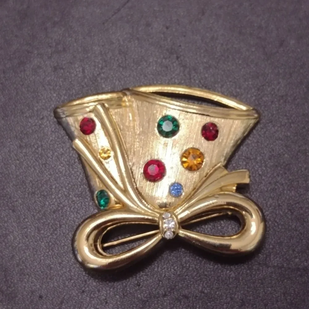 Vintage gold tone bell brooch
